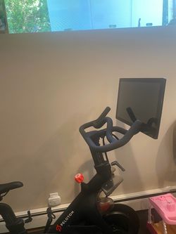 Like New Peloton with less than 20 rides