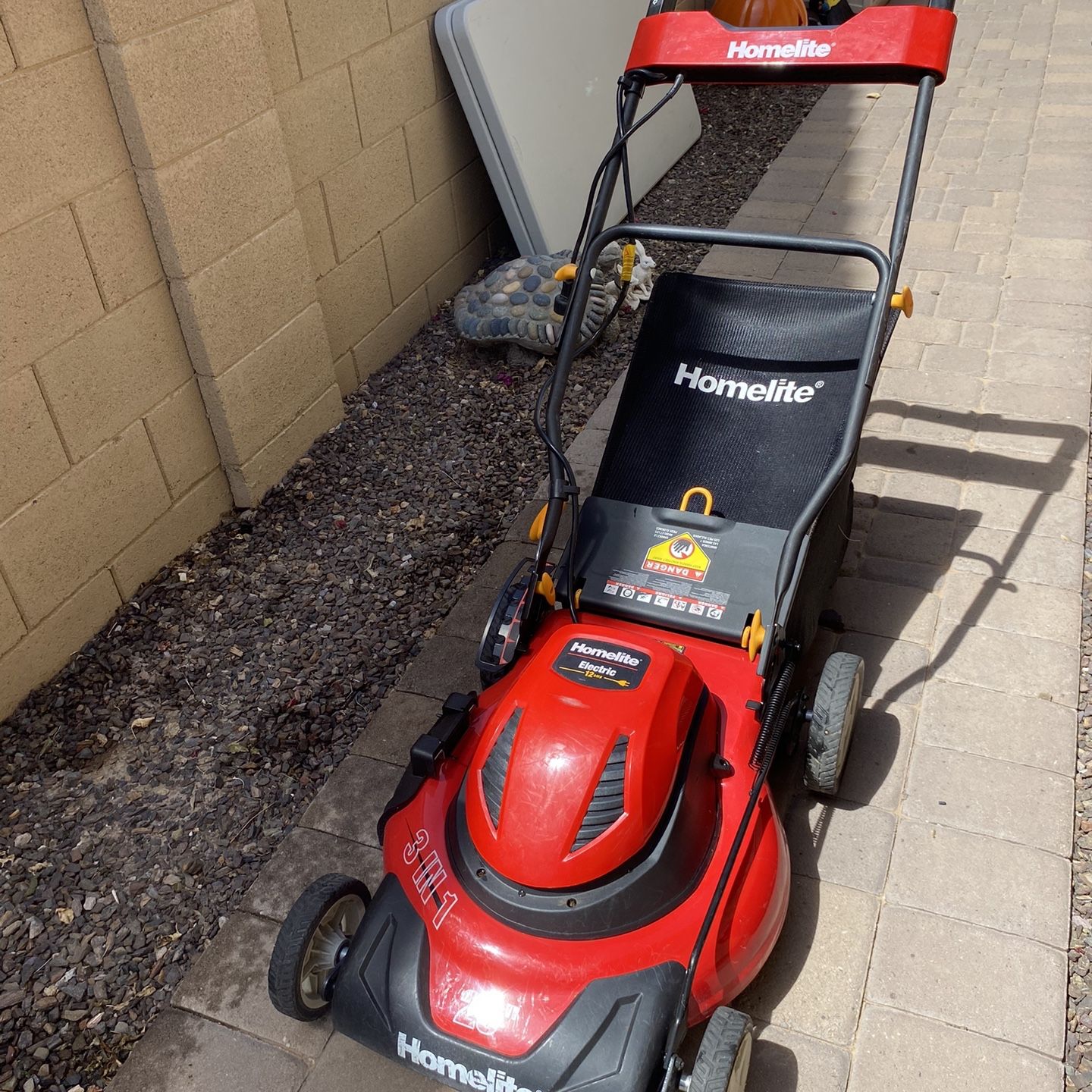 Homelite 20 12amp 3 In 1 Electric Lawnmower for Sale in Mesa AZ