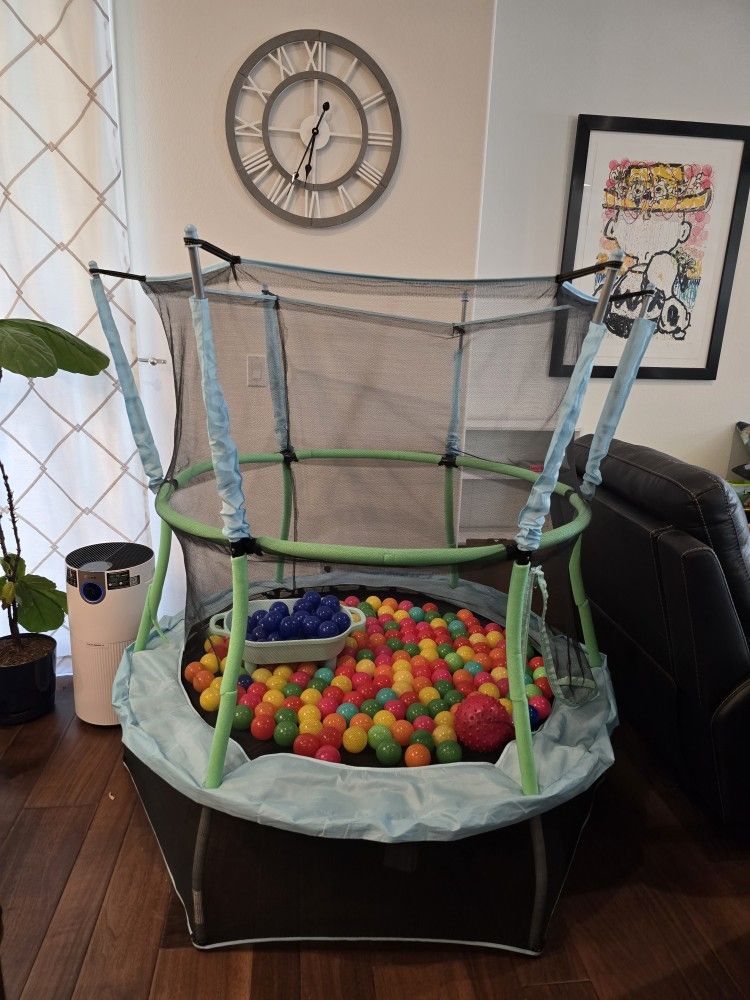 Kids trampoline