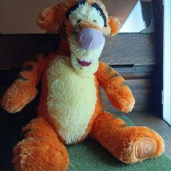 Disney Store Tigger (8)
