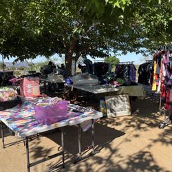 LARGE MULTI FAMILY YARD SALE