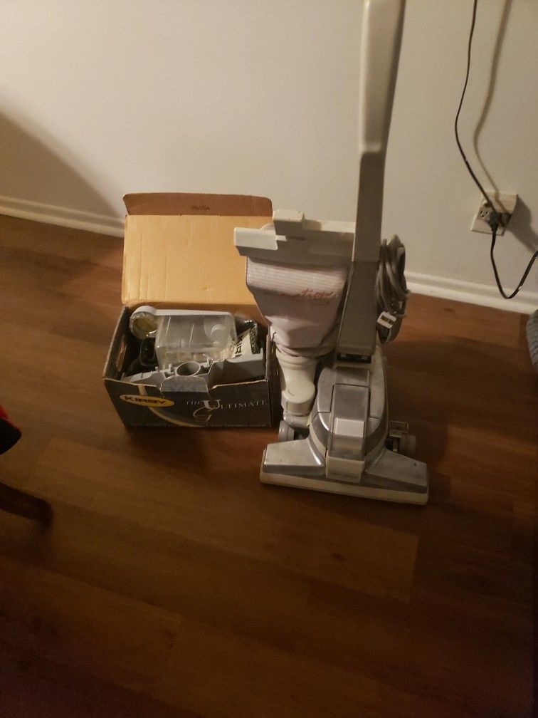 Kirby Vacuum Cleaner With Shampoo All The Accessories And Floor Accessories Complete
