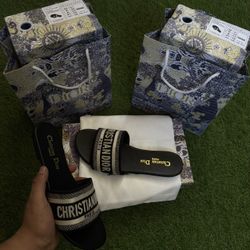 Dior Slides 7.5 women No Shoppping Bag