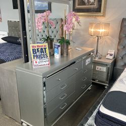 Lovely Dresser Mirror Nightstand! 🧡🛋️☎️ $999! 