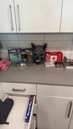 Wolf mask / tools / screws