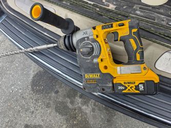 DEWALT HAMMER DRILL WITH 5AH XR BATTERY $180
