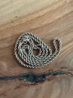14k chain 22.5 inches 2.5/3 mm (can’t tell)