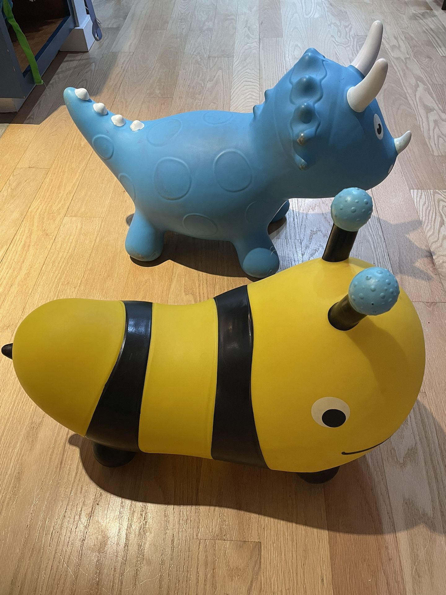 Kids Bouncy Toys, Inflatable Dino And Bee Bouncer, Ride on Bounce Hopper