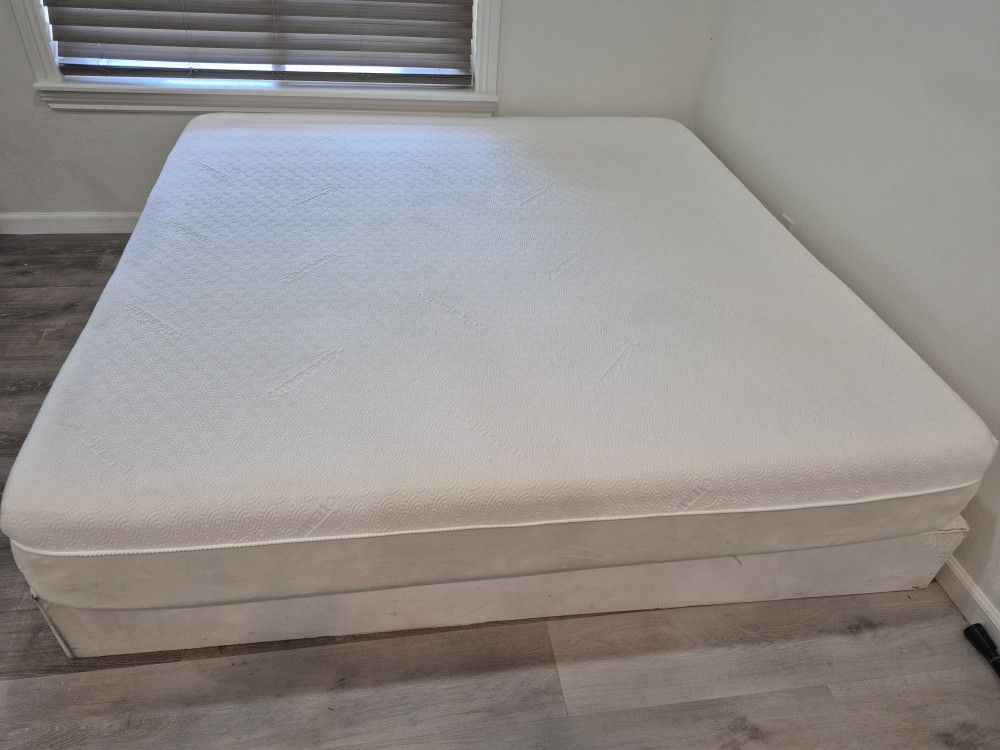 Tempurpedic Cloud  Supreme King Mattress And  Spring Boxes
