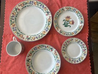 Set of Signature series dishes