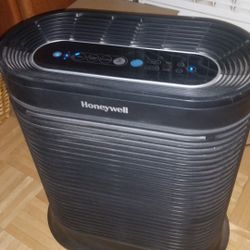 Honeywell HEPA Air Purifier, Large Room (310 sq.ft), HPA200, Black

