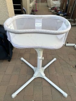 Halo Bassinest Swivel Sleeper Bassinet