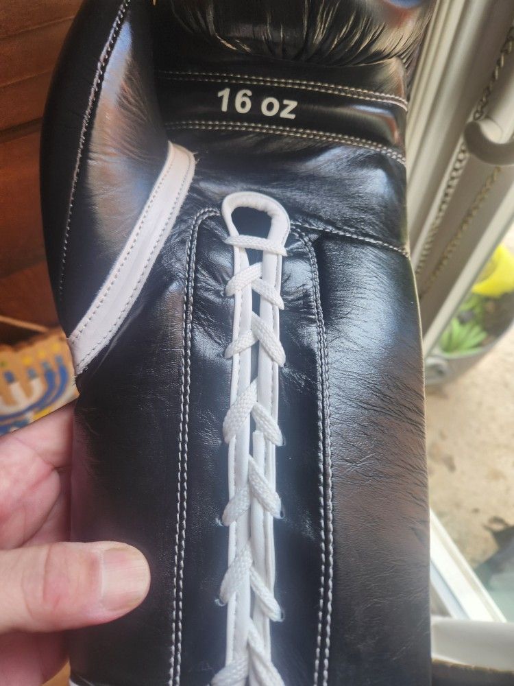 16 Oz WINNING boxing Gloves With free Hand Wraps