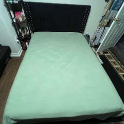 Like New Full Size Bed