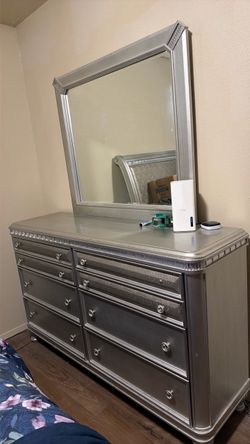 Queen Size Bedroom