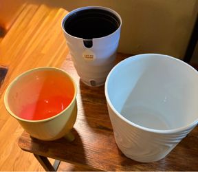 Set of 3 Assorted Plant Pots. Read description 1st