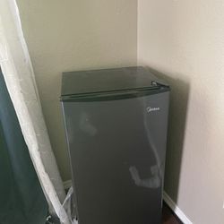 Mini Fridge 
