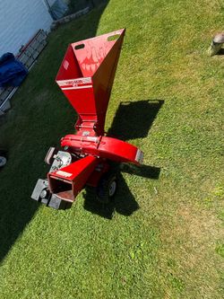 8 hp Tecumsen   Yard  Man SC8 wood chipper