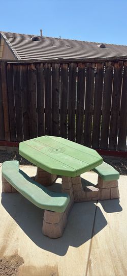 Kids picnic table