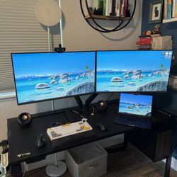 2x 32 Inch 4K Viewsonic Computer Monitors + Mount