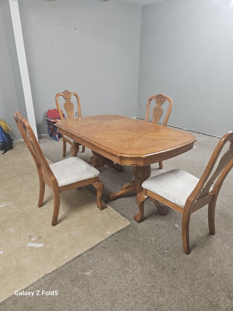 Dining Table & 4 Chairs Includes Leaf
