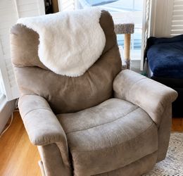 Super comfortable Lazy Boy Recliner