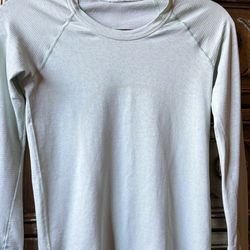 Lululemon Women’s Long sleeve Size 4 