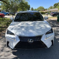 LEXUS NX300  FUU Edition Special Con Cuero Sun Roof  Navegacion  Gomas Nuevas 