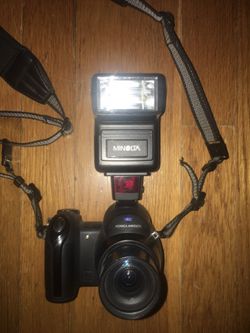 Minolta digital slr camera with flash