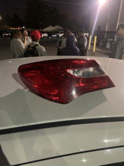 2010 to 2014 chrysler 200 tail light