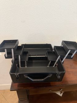 Elegant makeup compartment carring