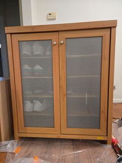 Shoe cabinet
