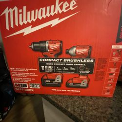 Milwaukee impact and drill 18 V