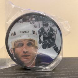 LOS ANGELES KINGS IAN LAPERRIERE #22 PUCK
