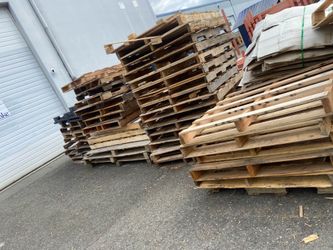 FREE pallets various sizes
