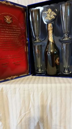 BUDWEISER BOTTLE AND GLASSES, COLLECTIBLE