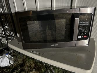1100 W microwave by Toshiba