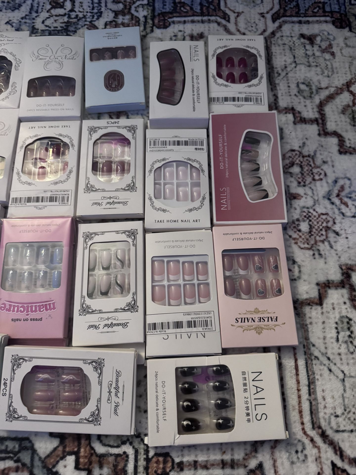 Bundle 28 False  Nails Each One Has 24 Pcs 