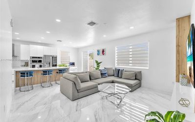 City Furniture Modern Sectional Sofa - Excellent Condition