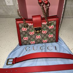 GUCCI GG SUPREME canvas Apple Print Small Shoulder Padlock Bag