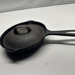Small Griswold Iron skillet with lid