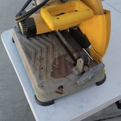 DeWalt Saw
