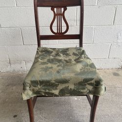 Vintage Wooden dining chair with intricate carved pattern in the back and corner tie seat cover.  Good pre-owned condition.   Pick up available in Fal