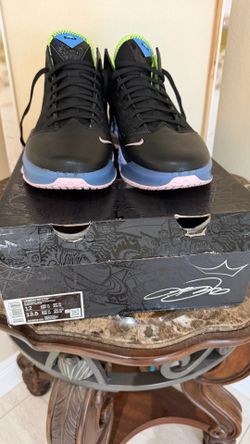 Nike DO9829-001 Air Lebron James XIX 19 Low Black Ghost Green Pink Shoes Mens Size 12