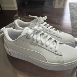 NEVER WORN Sz 8.5 Puma Smash V2 Platform Sneaker 