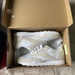 Women’s Size 7 Reebok classics