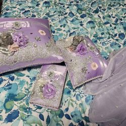 Muñeca Y Cojines Con La Biblia Y El Ramo  Con El  Vestido 