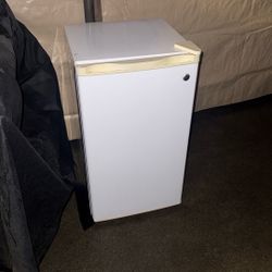 GE Mini Fridge Refridgerator