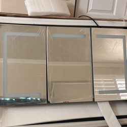 LED Lighted Medicine Cabinet 
