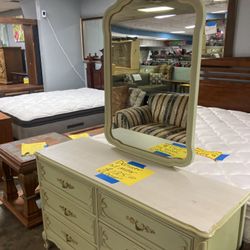 Dresser With Mirror 
